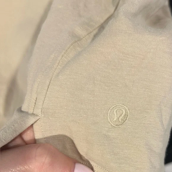 Lululemon Athletica Cream Tee - Picture 3 of 4